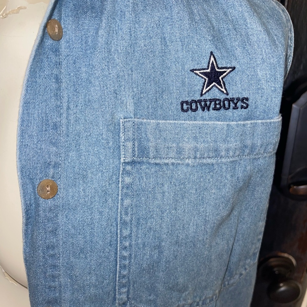 Dallas Cowboys Sleeveless Denim Shirt // Vintage Women’s Medium // Antigua - Picture 2 of 3